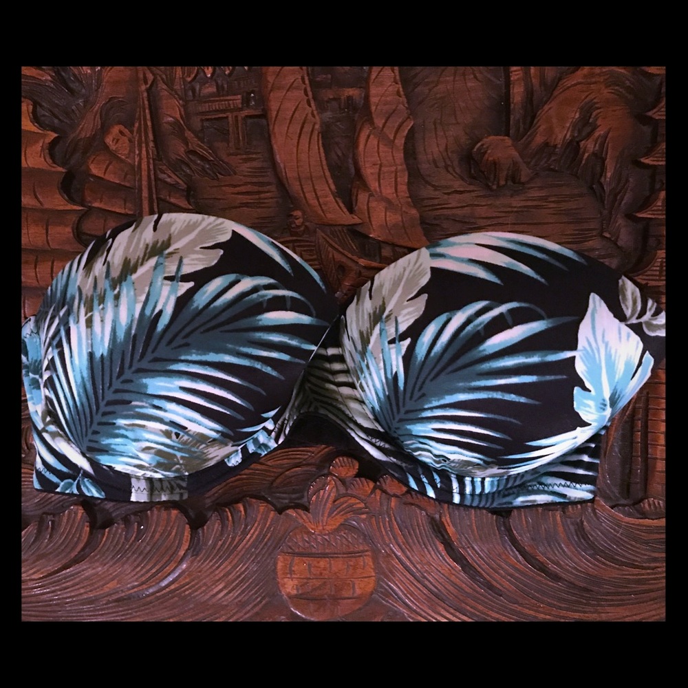 Victoria Secret’s Pink palm leaf strapless bra